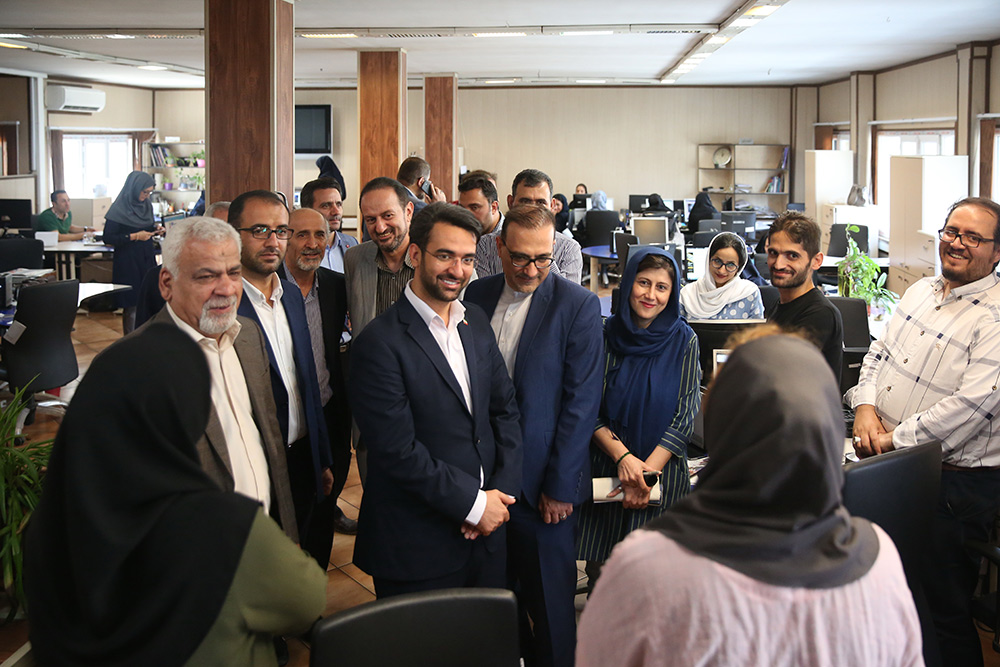 بازدید وزیر ارتباطات و فناوری اطلاعات از روزنامه ایران