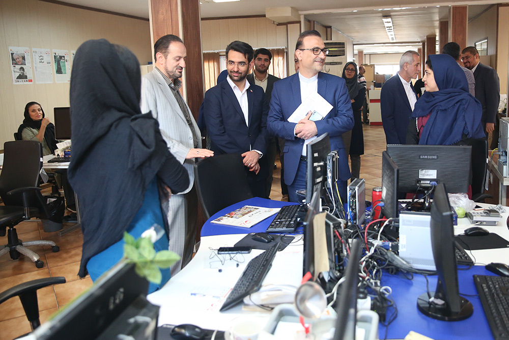 بازدید وزیر ارتباطات و فناوری اطلاعات از روزنامه ایران