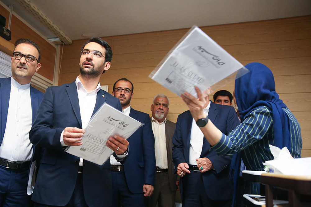 بازدید وزیر ارتباطات و فناوری اطلاعات از روزنامه ایران