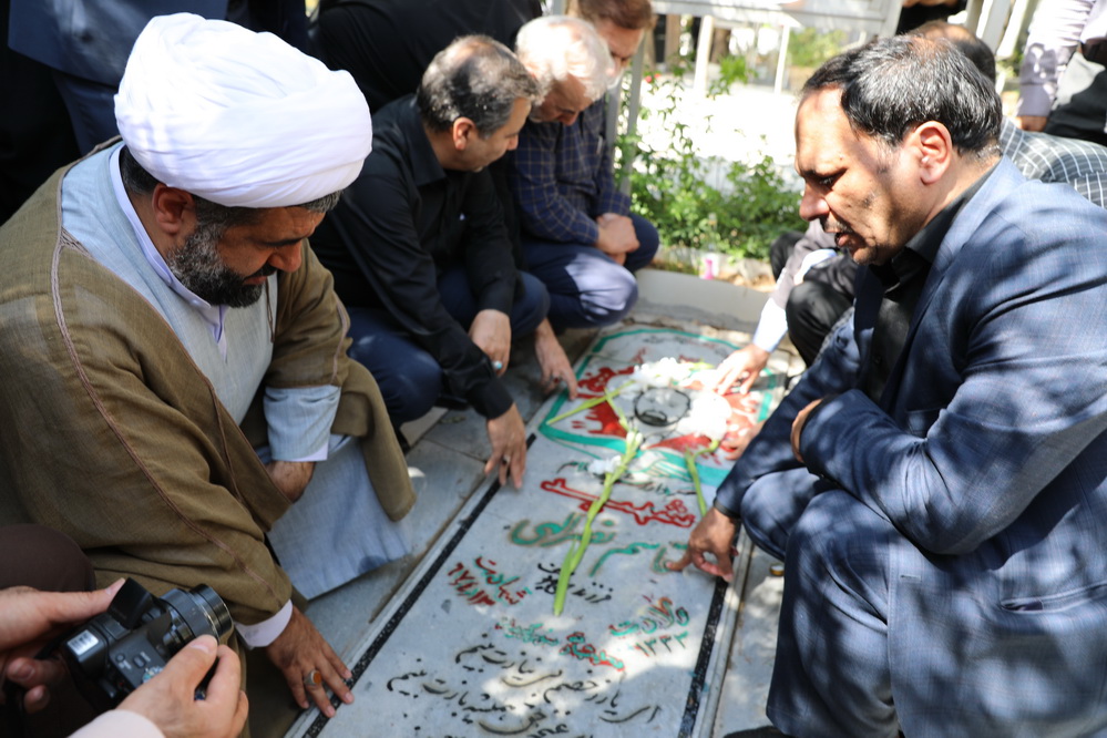 دومین مراسم غبارروبی مزار شهدای وزارت ارتباطات وشرکت هاوسازمانهای تابع