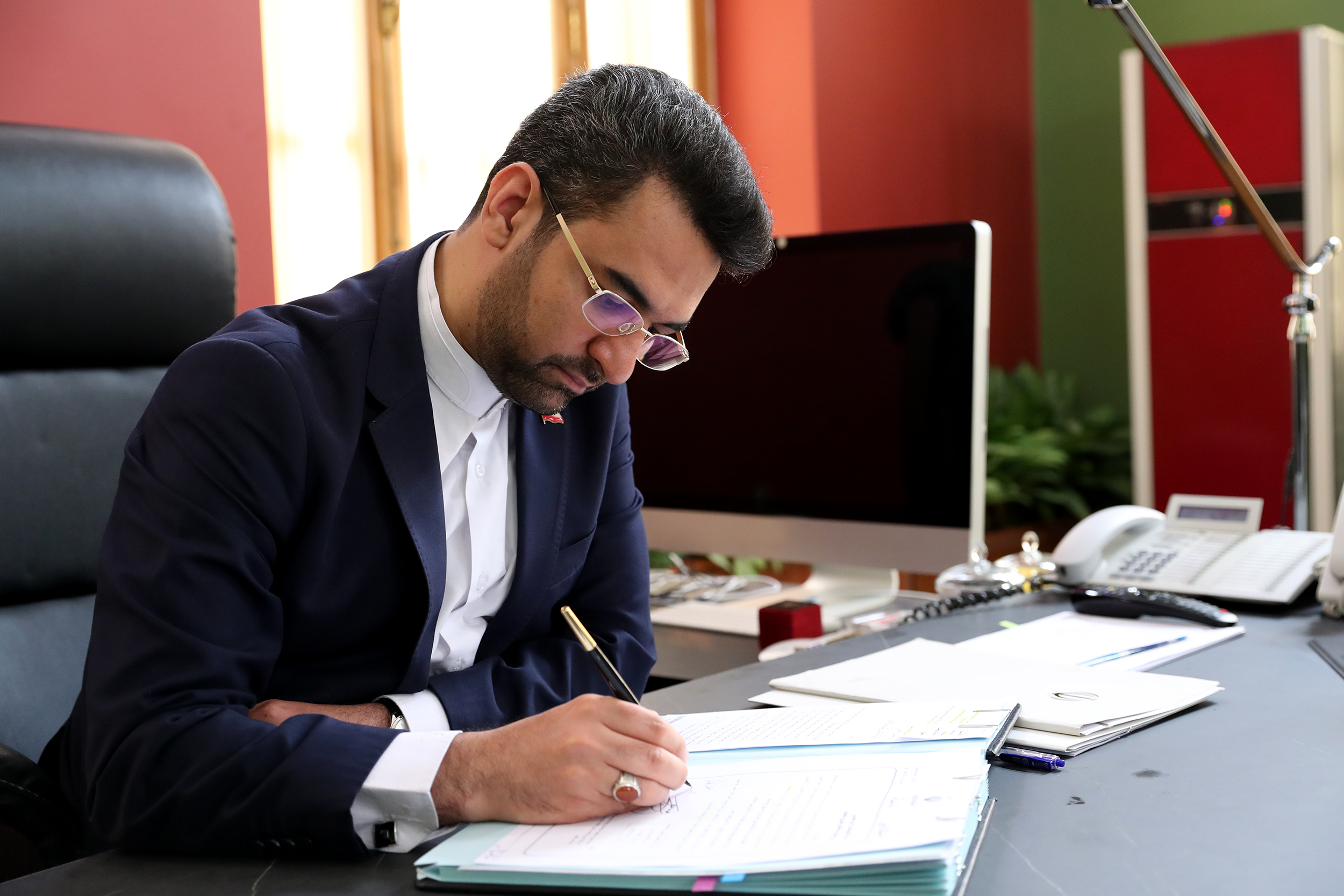 وزیر ارتباطات
