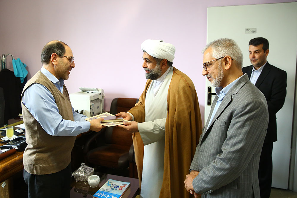 تکریم جانبازان سرافراز وزارت ارتباطات همزمان با روز جانباز