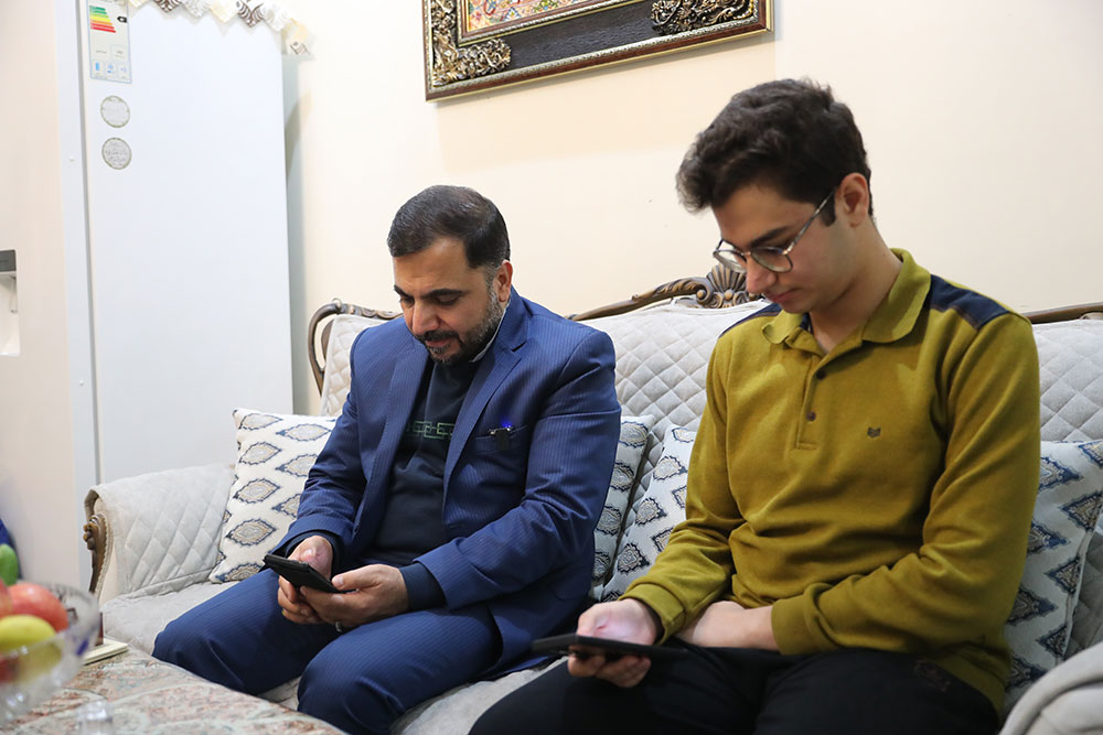 دیدار وزیر ارتباطات با خانواده شهید مجتبی مرتضوی