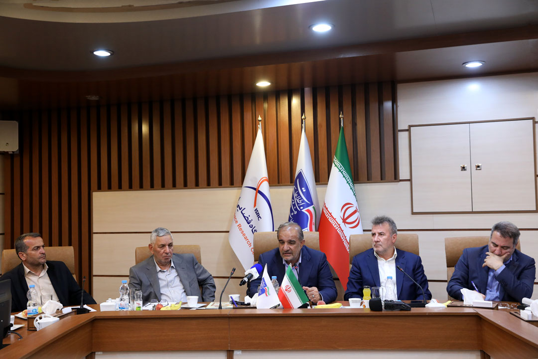 بازدید اعضای فراکسیون تسهیل تجارت و سرمایه‌گذاری مجلس از پژوهشگاه فضایی ایران