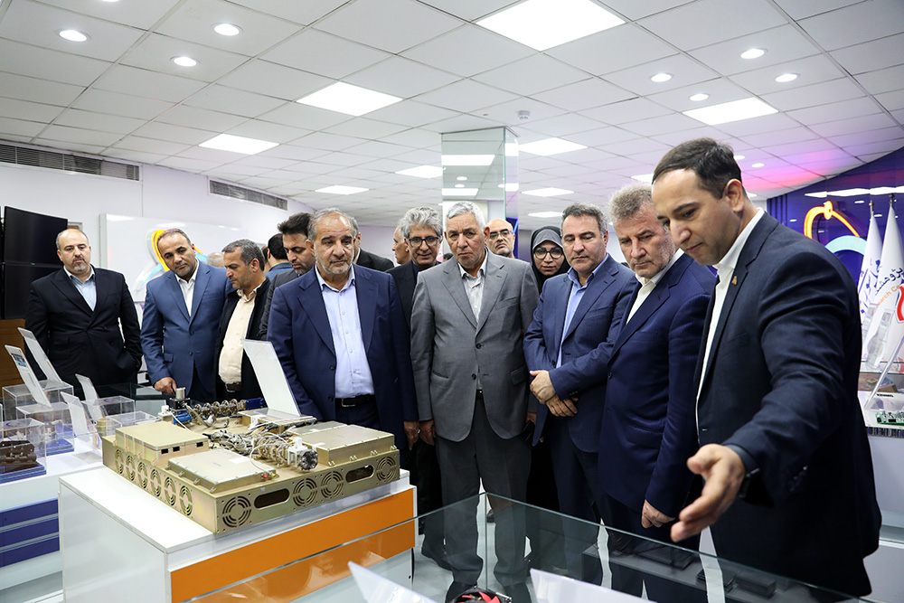 بازدید اعضای فراکسیون تسهیل تجارت و سرمایه‌گذاری مجلس از پژوهشگاه فضایی ایران