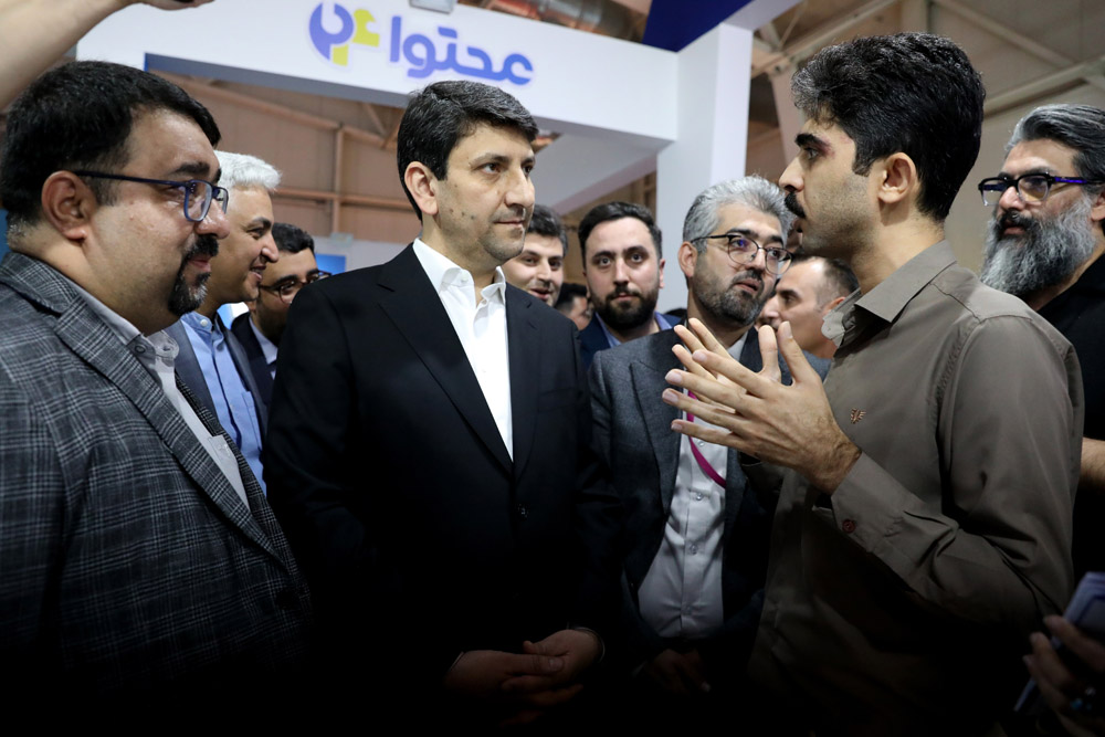 بازدید وزیر ارتباطات از نمایشگاه الکامپ؛ روز دوم