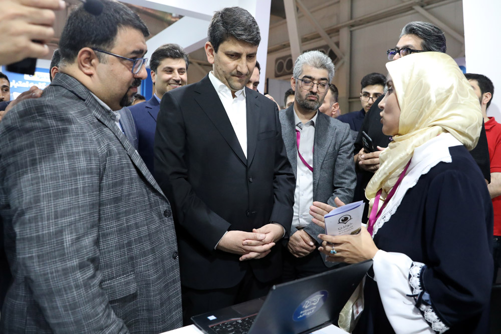 بازدید وزیر ارتباطات از نمایشگاه الکامپ؛ روز دوم