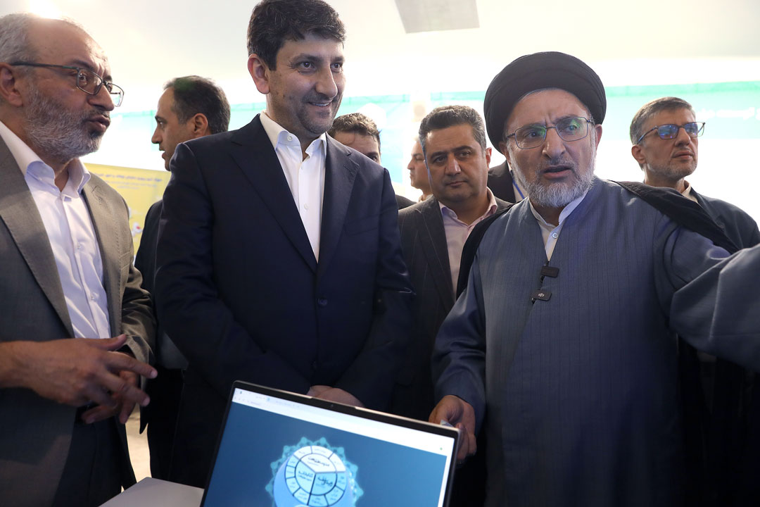 بازدید وزیر ارتباطات از پنجمین نمایشگاه دستاوردهای نهاد وقف