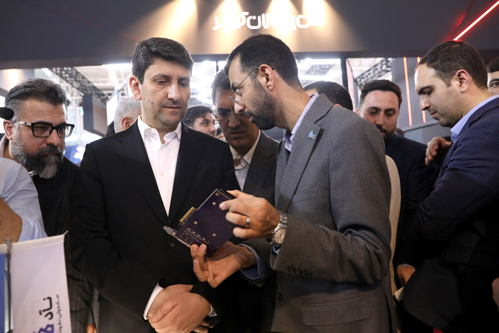 بازدید وزیر ارتباطات از نمایشگاه الکامپ؛ روز دوم