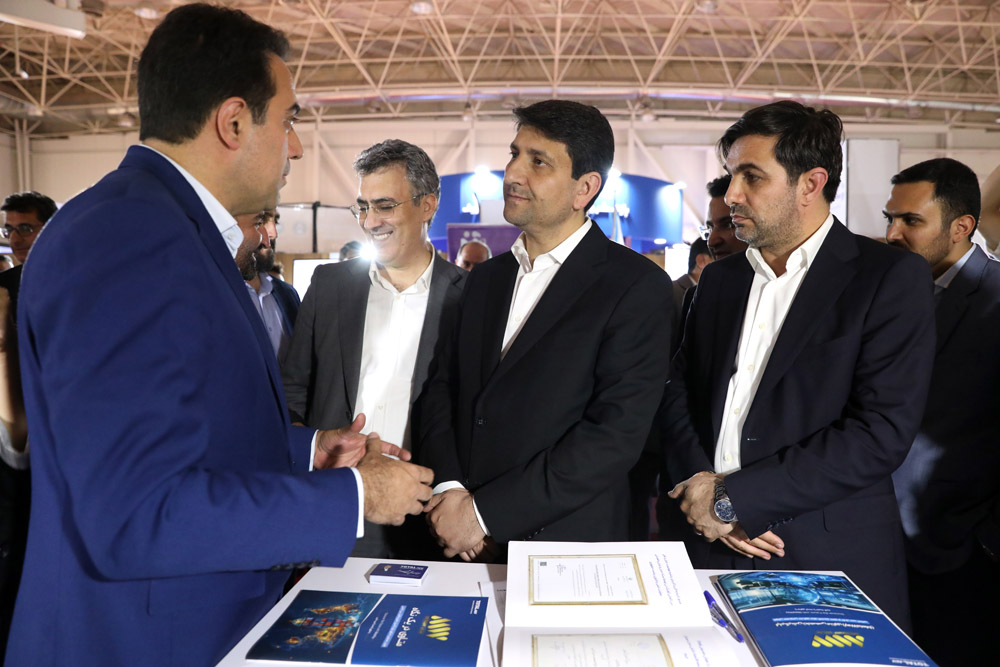 بازدید وزیر ارتباطات از نمایشگاه الکامپ؛ روز دوم