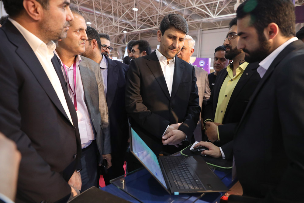 بازدید وزیر ارتباطات از نمایشگاه الکامپ؛ روز دوم