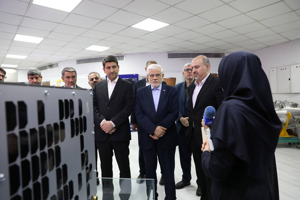 بازدید معاون اول رئیس جمهور از پژوهشگاه فضایی ایران