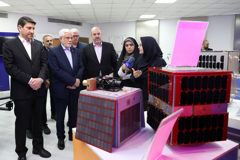 بازدید معاون اول رئیس جمهور از پژوهشگاه فضایی ایران