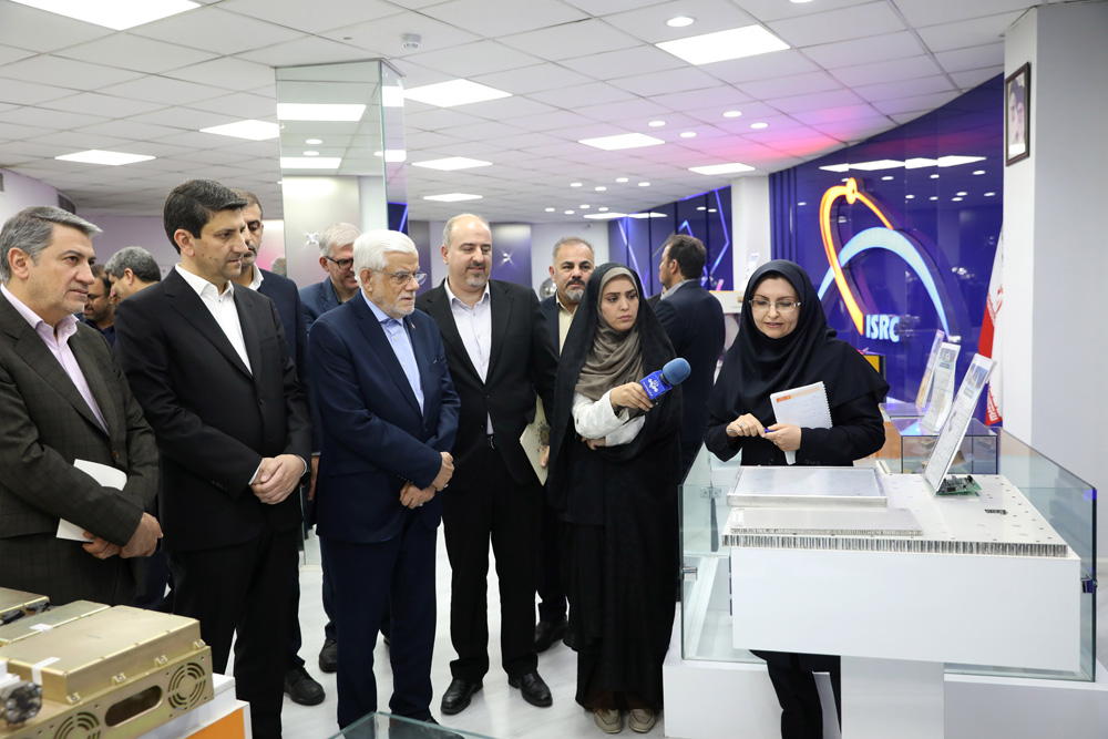 بازدید معاون اول رئیس جمهور از پژوهشگاه فضایی ایران