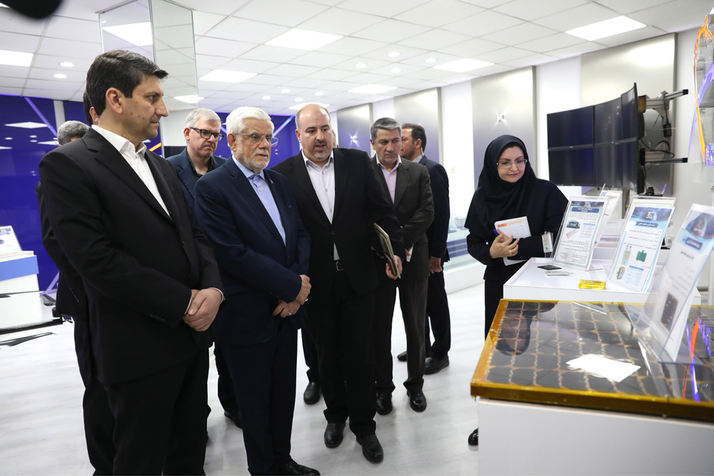 بازدید معاون اول رئیس جمهور از پژوهشگاه فضایی ایران