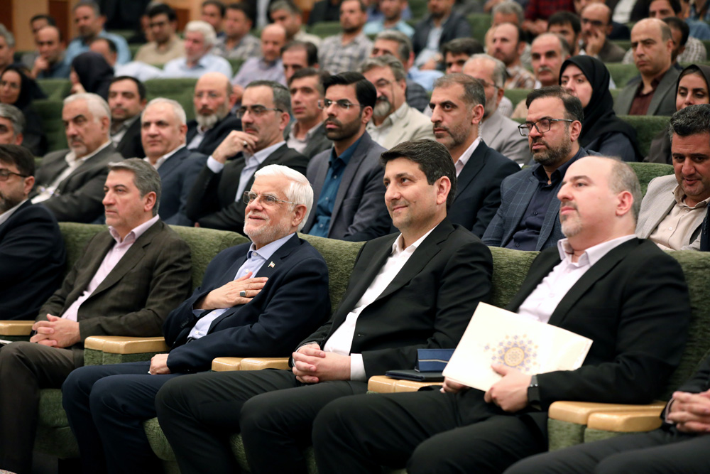 بازدید معاون اول رئیس جمهور از پژوهشگاه فضایی ایران