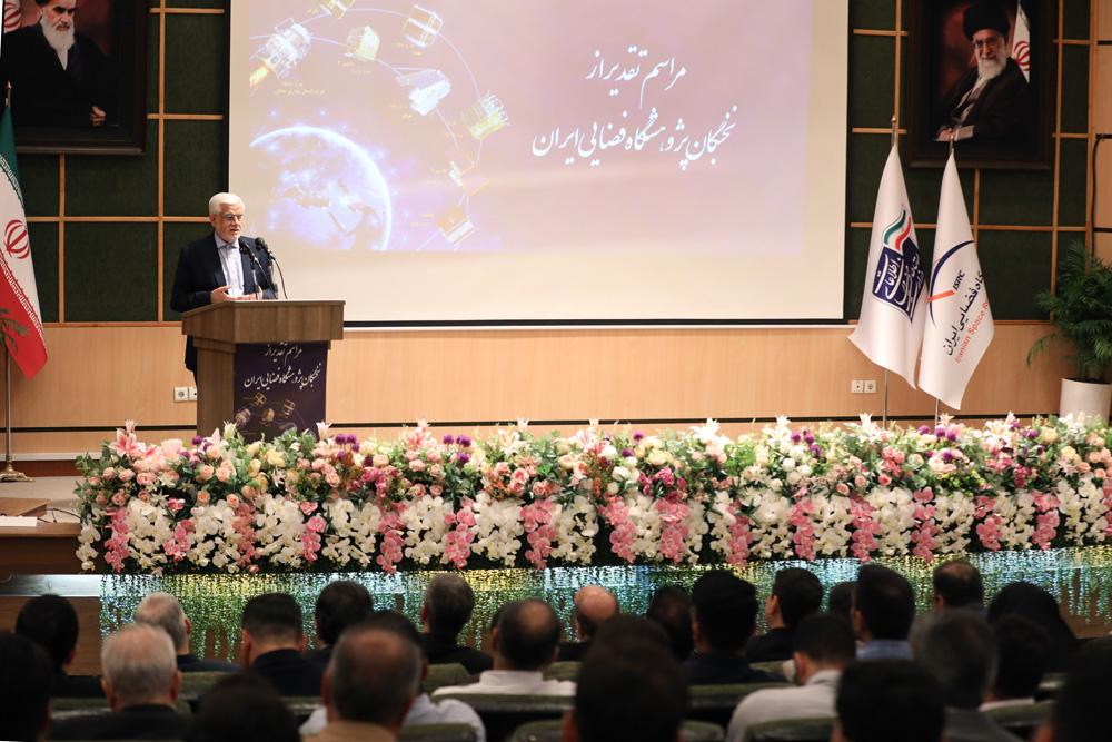 بازدید معاون اول رئیس جمهور از پژوهشگاه فضایی ایران