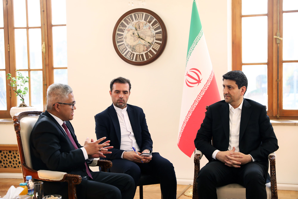 دیدار وزیر ارتباطات با سفیر اندونزی
