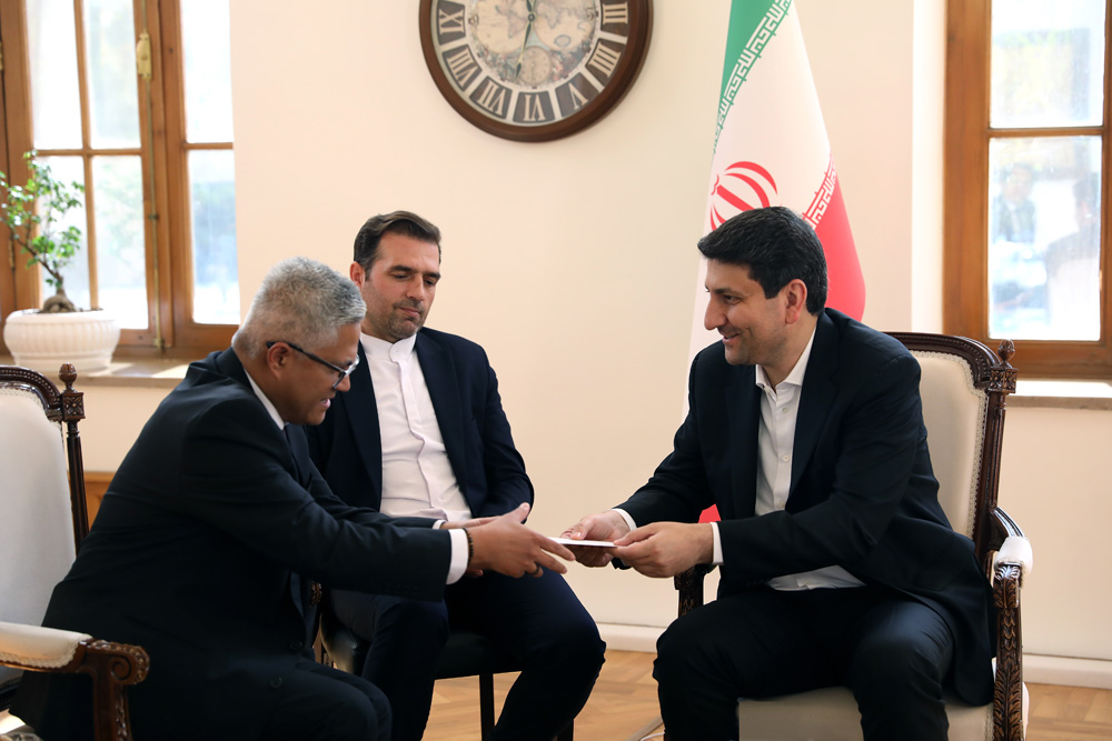 دیدار وزیر ارتباطات با سفیر اندونزی