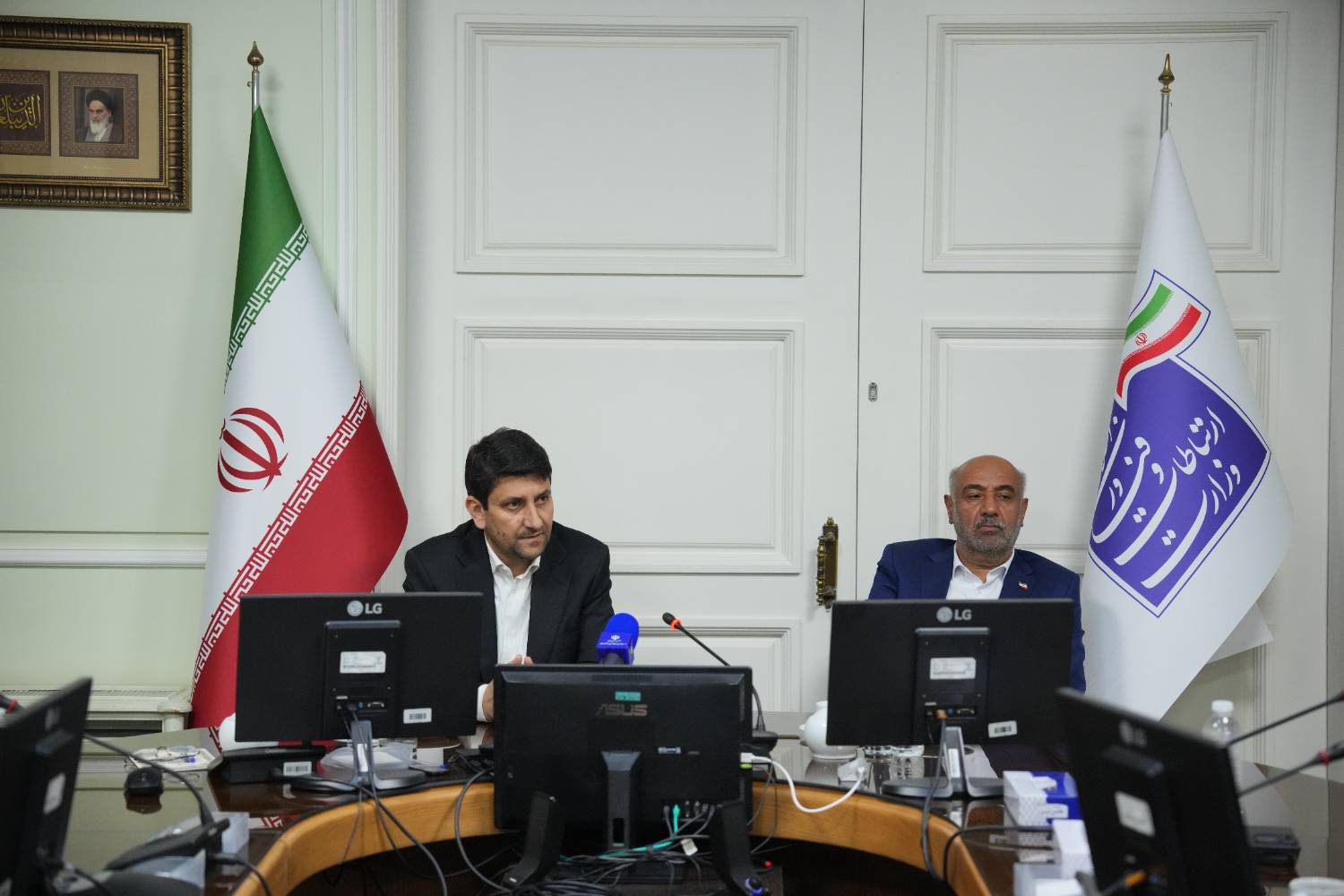 نشست مشترک وزیران ارتباطات و کار