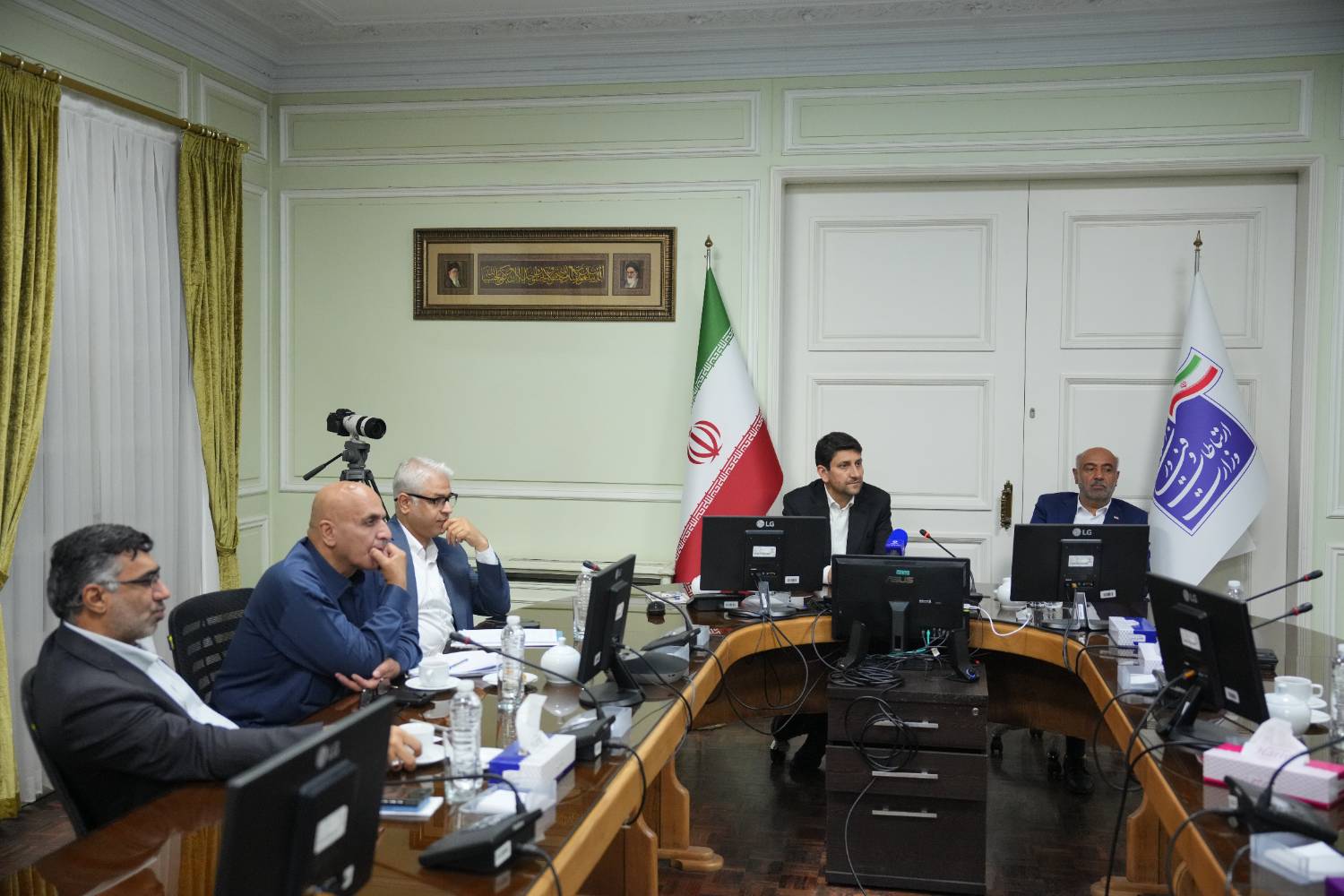 نشست مشترک وزیران ارتباطات و کار