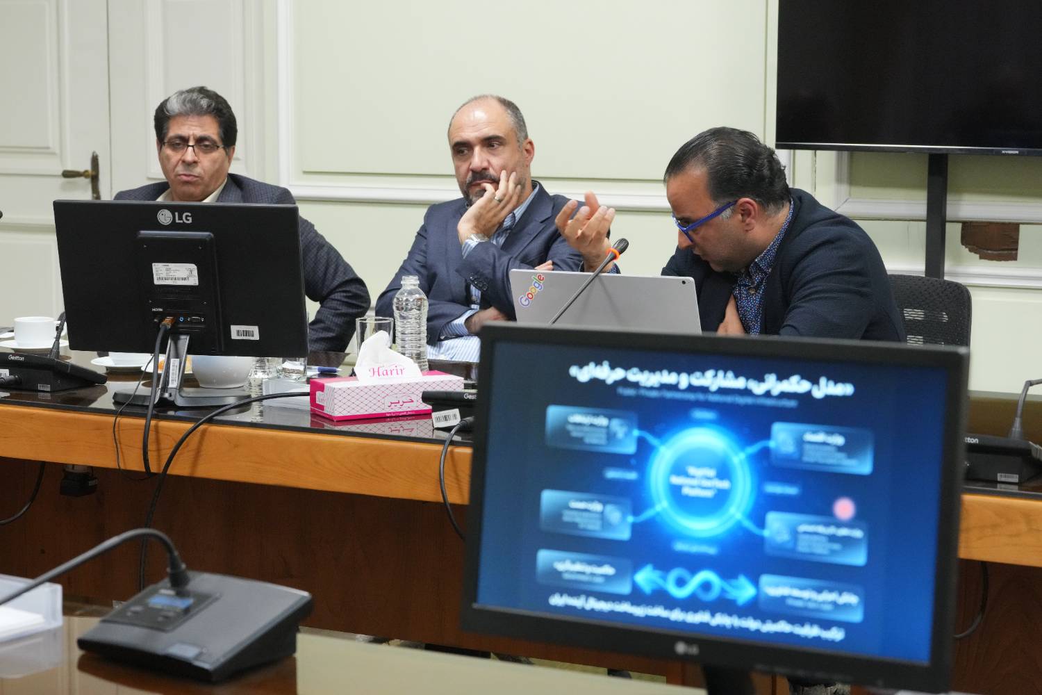 نشست مشترک وزیران ارتباطات و کار