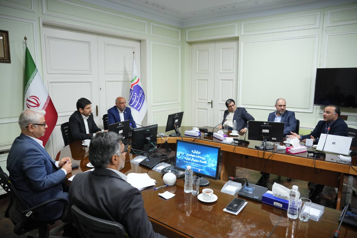نشست مشترک وزیران ارتباطات و کار