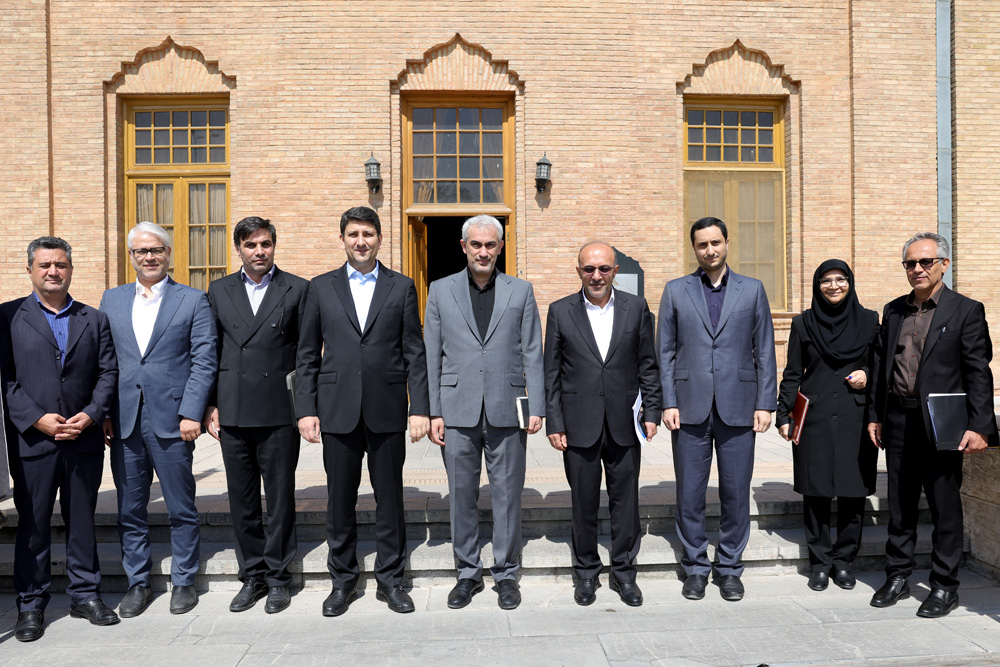 نشست کاری وزرای ارتباطات و امور اقتصادی و دارایی