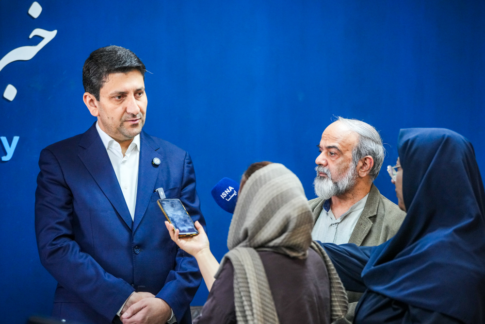 بازدید وزیر ارتباطات از خبرگزاری ایسنا به مناسبت روز خبرنگار