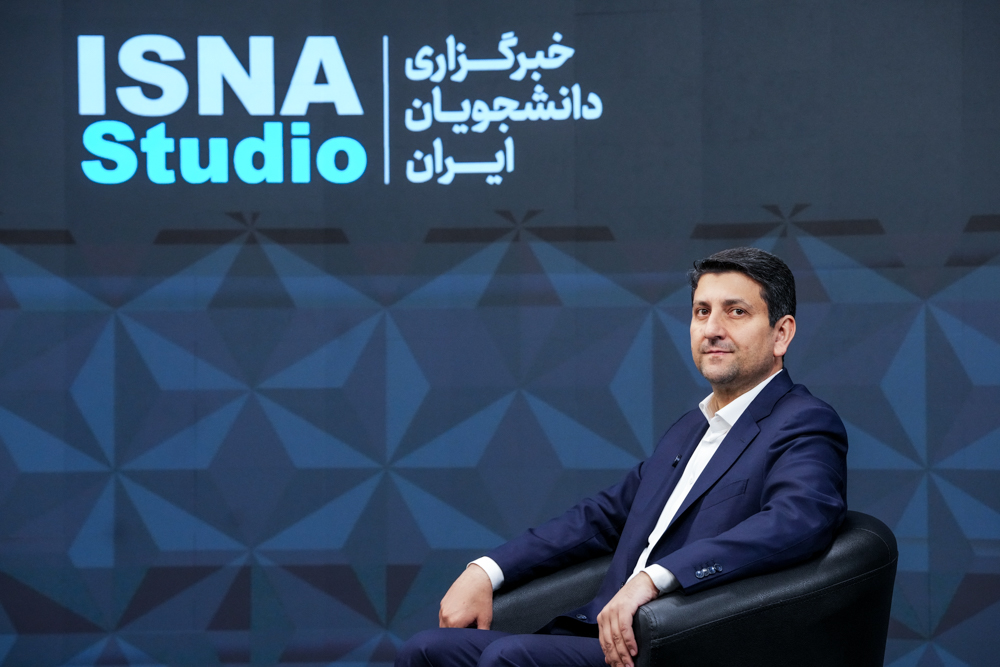 بازدید وزیر ارتباطات از خبرگزاری ایسنا به مناسبت روز خبرنگار