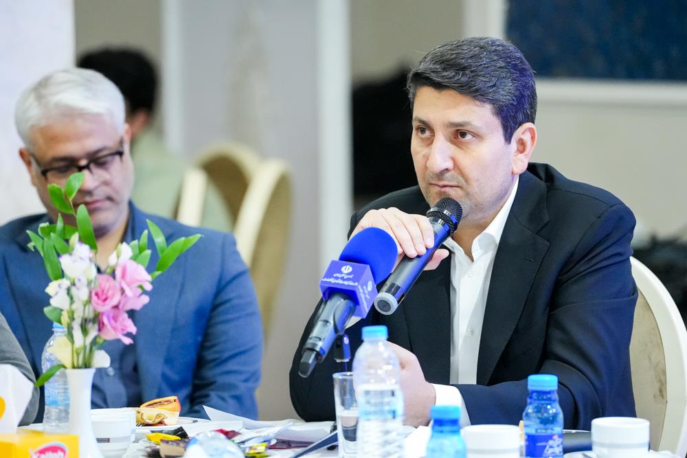 نشست صمیمانه وزیر ارتباطات با اصحاب رسانه