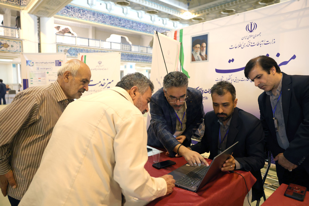 میز خدمت وزارت ارتباطات و فناوری اطلاعات همزمان با هفته دولت در مصلی تهران