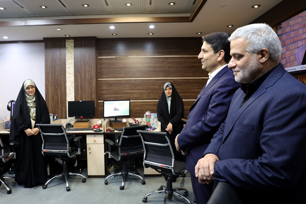 بازدید وزیر ارتباطات از خبرگزاری تسنیم به مناسبت روز خبرنگار