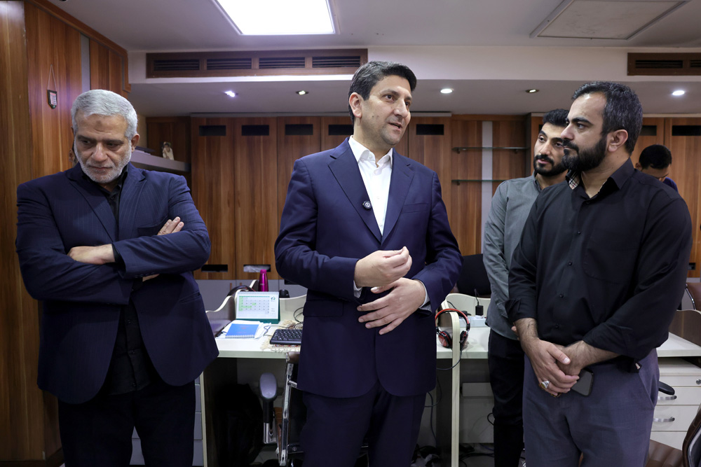 بازدید وزیر ارتباطات از خبرگزاری تسنیم به مناسبت روز خبرنگار