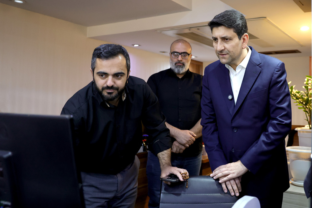 بازدید وزیر ارتباطات از خبرگزاری تسنیم به مناسبت روز خبرنگار