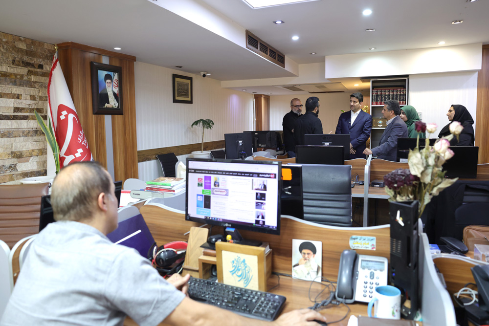 بازدید وزیر ارتباطات از خبرگزاری تسنیم به مناسبت روز خبرنگار