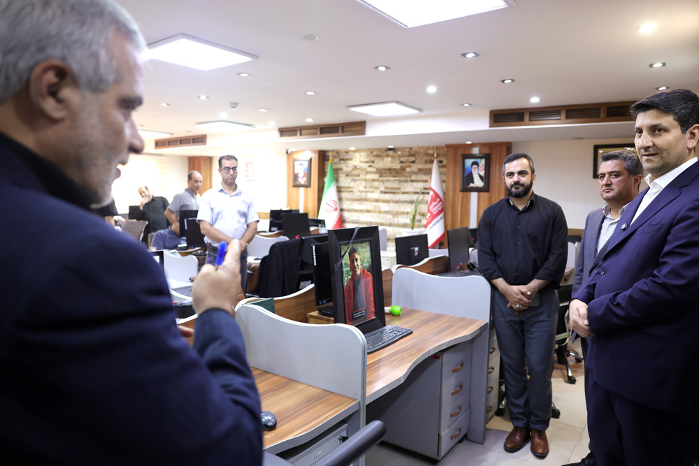 بازدید وزیر ارتباطات از خبرگزاری تسنیم به مناسبت روز خبرنگار