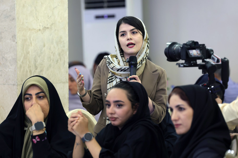 نشست صمیمانه وزیر ارتباطات با اصحاب رسانه