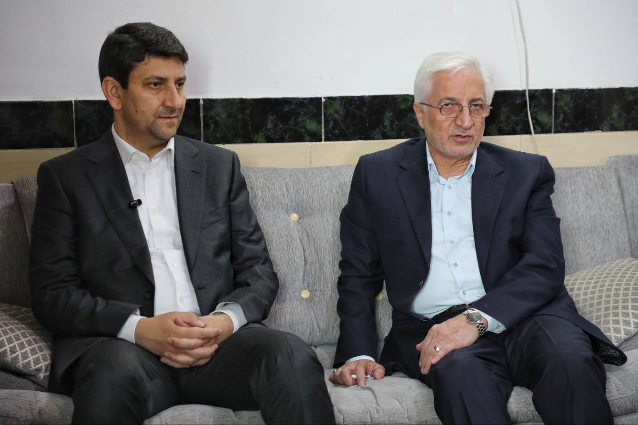 دیدار وزیر ارتباطات با خانواده شهید امیر بهادر مایوان