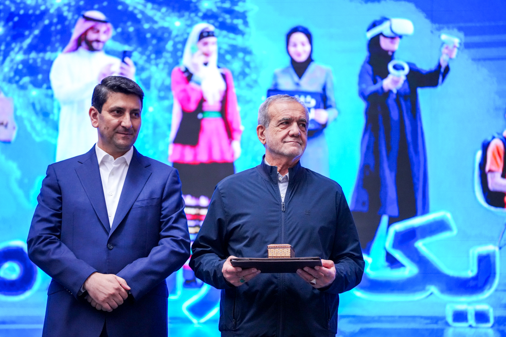 آیین یک ایران متصل با حضور رییس جمهور و وزیر ارتباطات