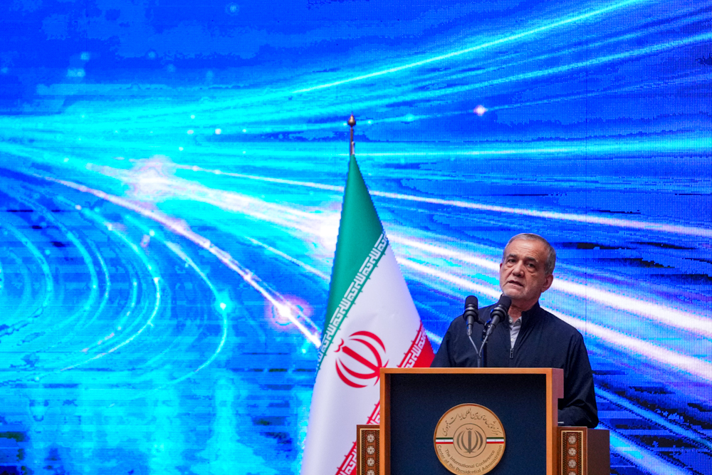 آیین یک ایران متصل با حضور رییس جمهور و وزیر ارتباطات