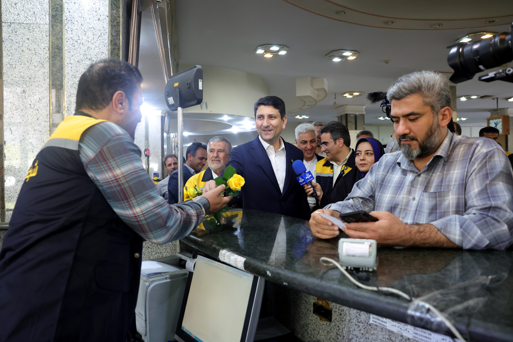 بازدید وزیر ارتباطات از اداره پست شهید مفتح به مناسبت روز جهانی پست