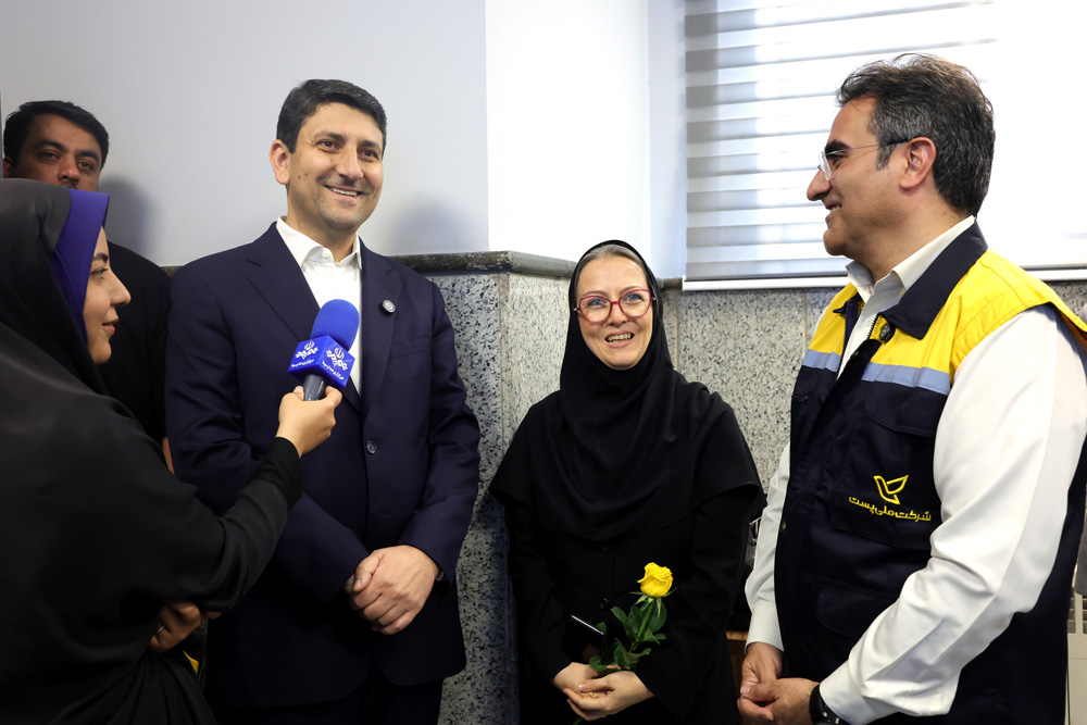 بازدید وزیر ارتباطات از اداره پست شهید مفتح به مناسبت روز جهانی پست