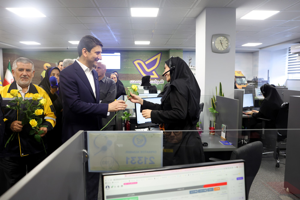 بازدید وزیر ارتباطات از اداره پست شهید مفتح به مناسبت روز جهانی پست