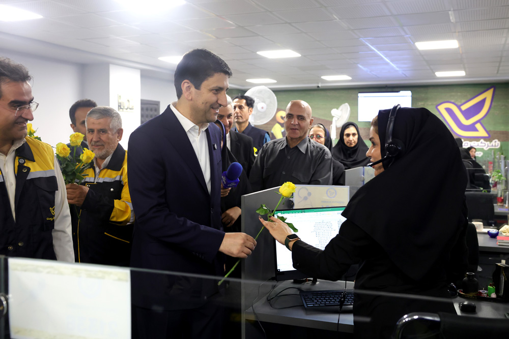 بازدید وزیر ارتباطات از اداره پست شهید مفتح به مناسبت روز جهانی پست