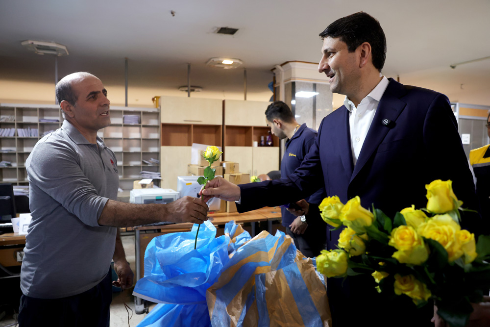 بازدید وزیر ارتباطات از اداره پست شهید مفتح به مناسبت روز جهانی پست