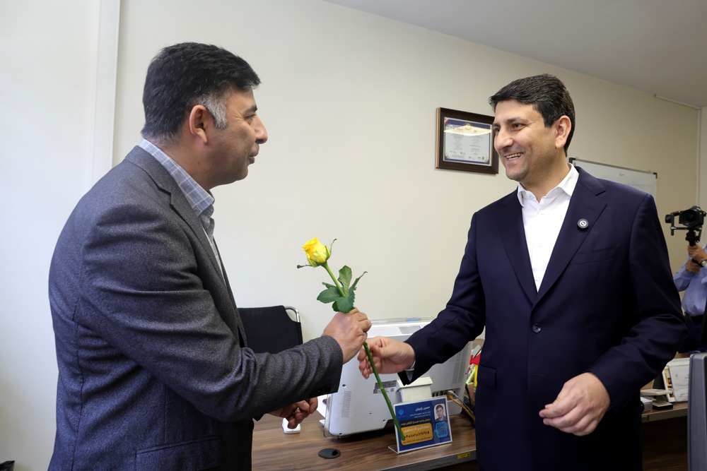 بازدید وزیر ارتباطات از اداره پست شهید مفتح به مناسبت روز جهانی پست