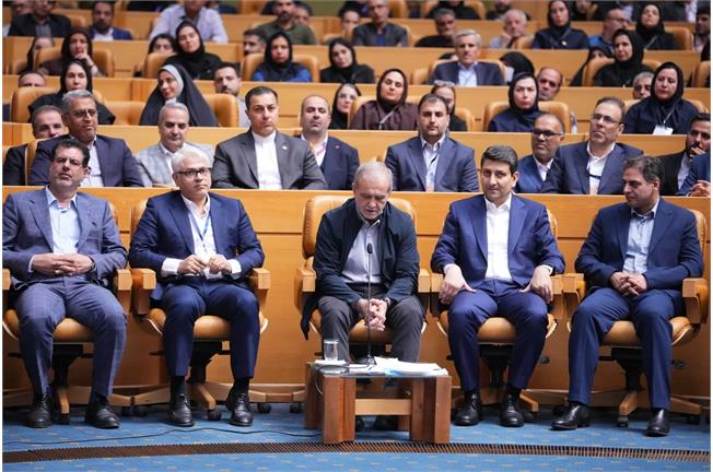 با حضور رئیس‌جمهوری و وزیر ارتباطات در آیین «یک ایران متصل»؛ ۷ هزار و ۹۴۷ پروژه خانواده ارتباطات کشور افتتاح شد