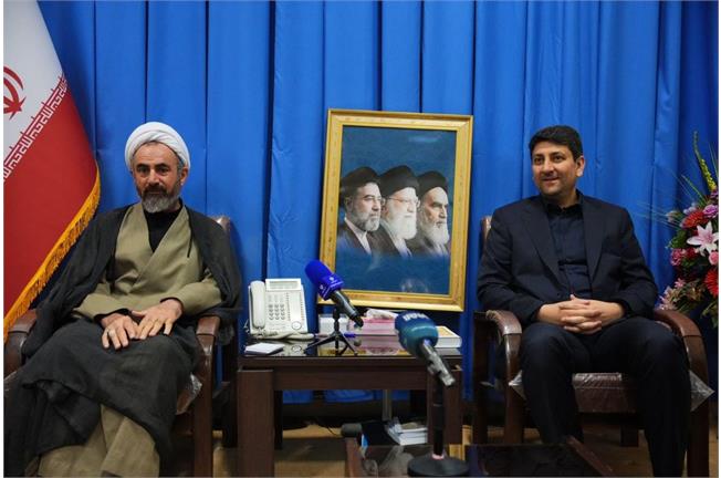 وزیر ارتباطات در دیدار با نماینده ولی‌فقیه در استان ایلام: زیرساخت‌های ارتباطی در حملات دشمن هم پایدار ماند و هم توسعه یافت /