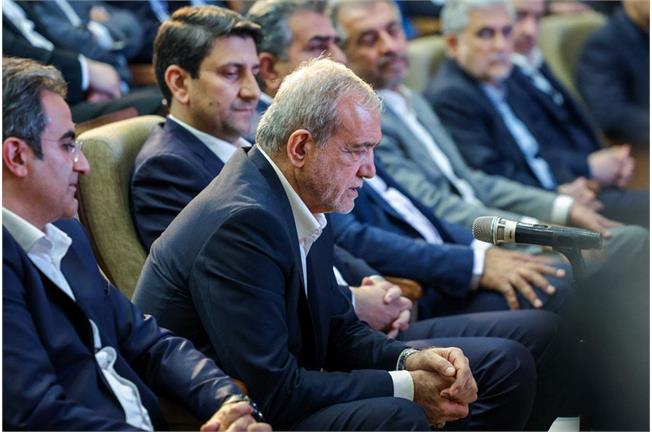 هم‌زمان با گرامی‌داشت روز جهانی پست و با حضور رئیس‌جمهور انجام شد؛ رونمایی از نسل سوم نشانی استاندارد و پروژه‌های هوشمندسازی